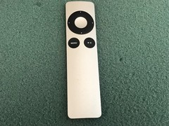 Apple TV A1625 4th Gen 32GB HD Media Streamer w/ Aluminum Apple Remote – AP166