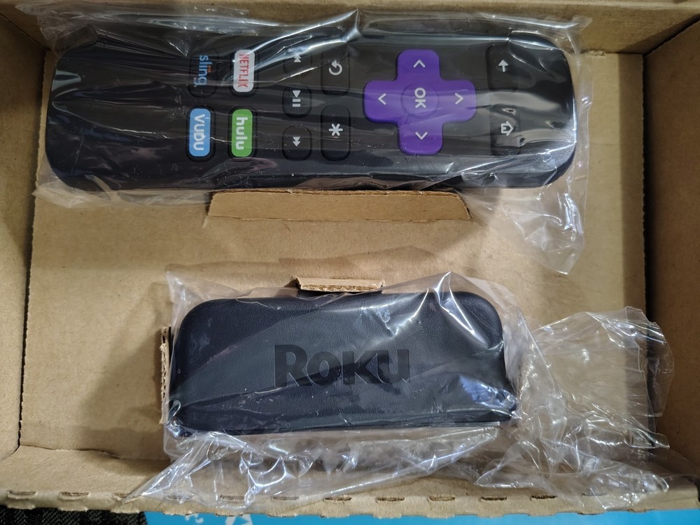 Roku Express 3700XB Version 7.5.1 – 2017 – Streaming Media Player Open Box