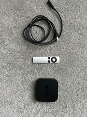 Apple TV A1469 (3rd Gen) HD Media Streamer with Remote and Power Cable