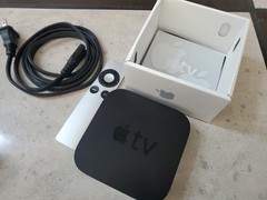 Apple TV 2nd Gen A1378 MC572LL/A 720p HD Media Streamer w/ Apple Remote Tested