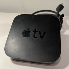 720p Apple TV (2nd Generation) 8GB Media Streamer – A1378 with power cable
