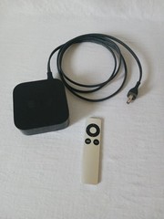 Apple TV 4K A1842 32GB Wi-Fi Streamer with Apple TV A1294 Remote – TESTED – EUC