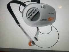 SONY* Model SRF-M85W Compact Lightweight Sports AM/FM/Weather Walkman Arm. Radio