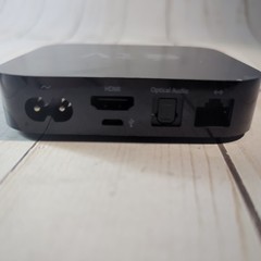 Apple TV (3rd Generation) 8GB A1427 – Black w/ Apple TV OEM Power Cord 2.5A 125V