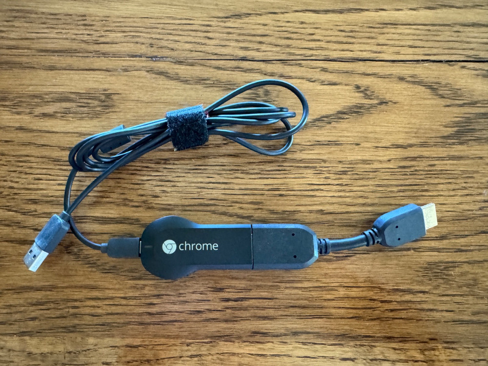 Google Chrome Chromecast Model H2G2-42 HDMI Media Streamer | Pre-owned |