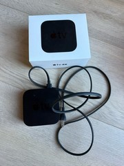Apple Tv WiFi + Ethernet Media Streamer Black + box + power cord