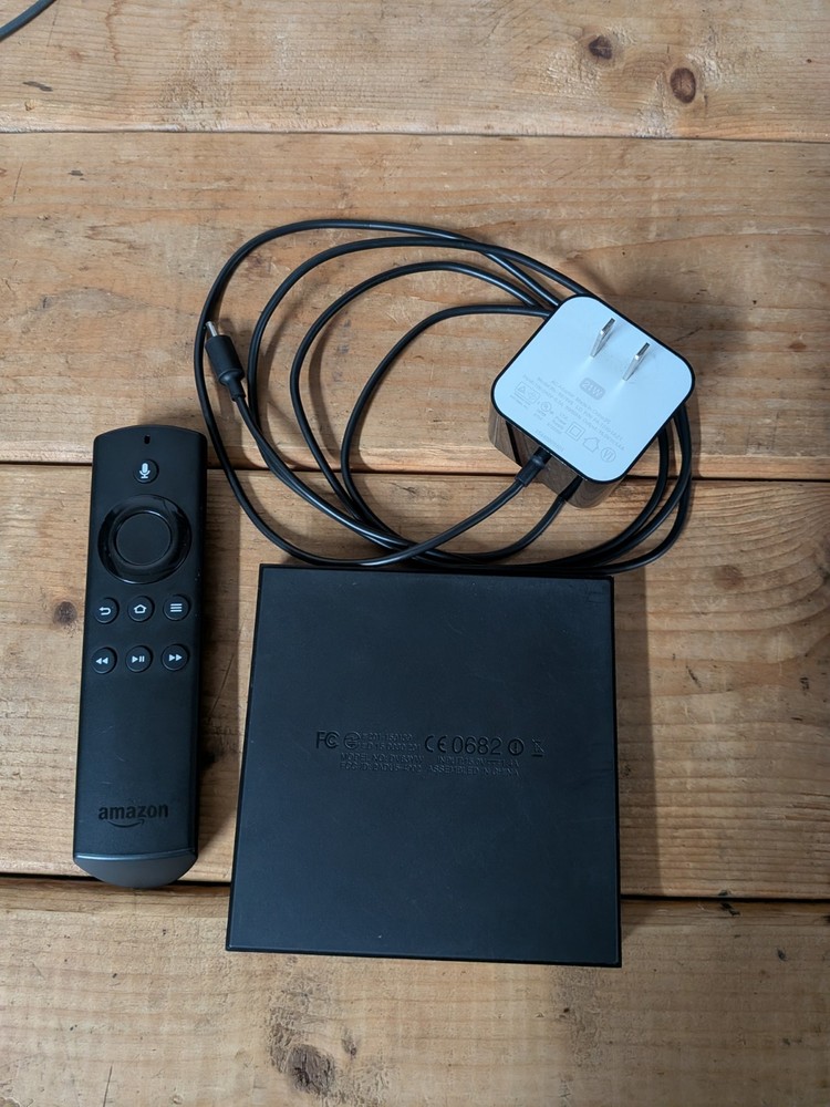 Amazon Fire TV 2nd Gen 4K Streamer DV83YW w/ power cord and remote NOT WORKING!