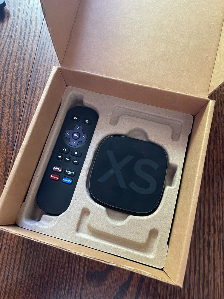 Roku 2 XS Media Streamer 3100X, remote, and power supply READ DESCRIPTION