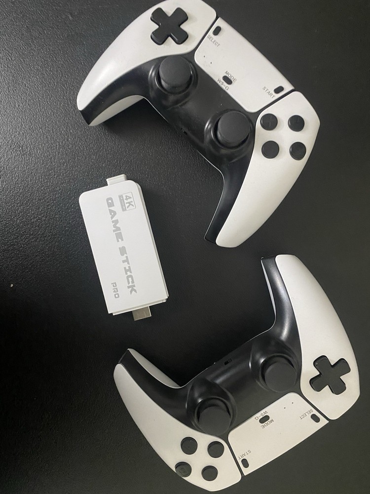 Game Stick Pro 4K HDMI TV Dongle W5-G White w/ 2 Wireless Controllers