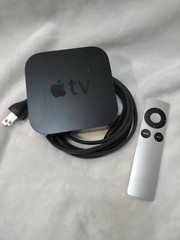 Apple TV (3rd Generation) 8GB HD Media Streamer – MD199B/A with remote