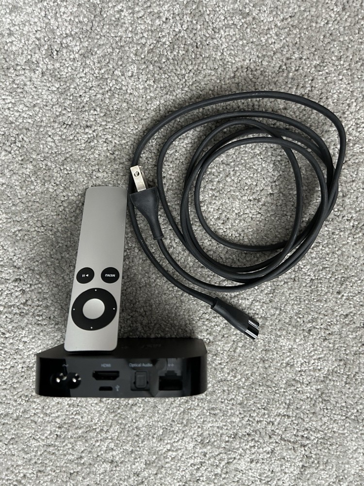 Apple TV A1469 (3rd Gen) HD Media Streamer with Remote and Power Cable