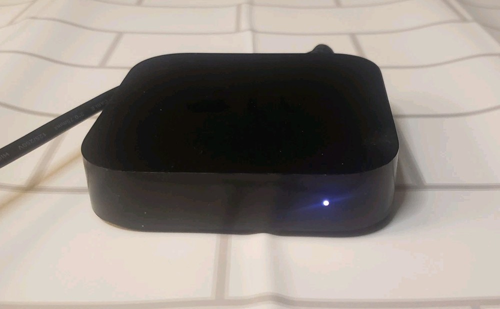 Apple TV (3rd Generation) Streaming Player A1469 / A1427 No Cord,No Remote.