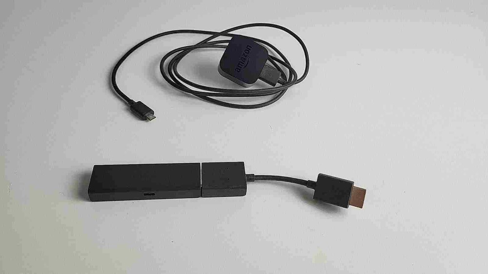 Amazon Fire TV Stick (1st Gen) Media Streamer W87CUN CE0700 + charger