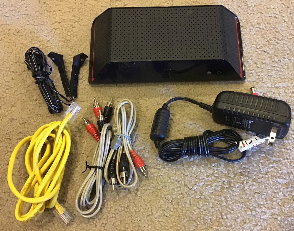Slingbox Solo SB260-XXX. Excellent Condition. Plus Cables.