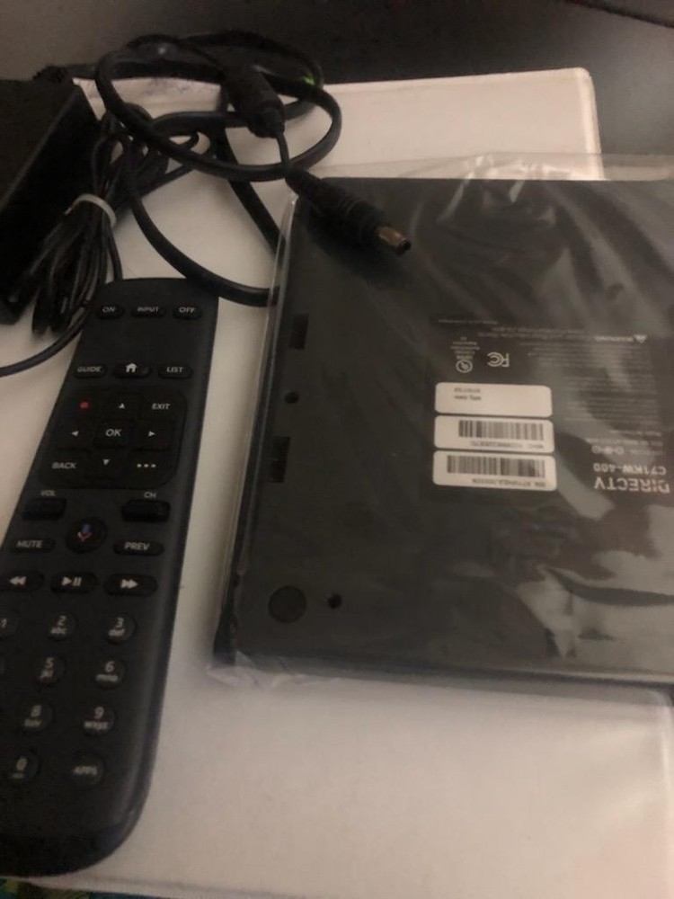 DIRECTV Stream Box C71KW-400 / C71KW-400 Remote an power ac adapter