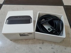 Apple TV 2nd Gen A1378 MC572LL/A 720p HD Media Streamer w/ Apple Remote Tested