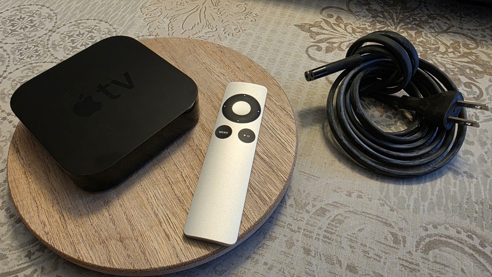 Apple TV (3rd Gen) Model A1427 8GB HD Player w/ Remote And Power Cord MAKE OFFER
