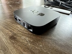 Apple TV 3rd Gen A1469 – 8GB Media Streamer – With Remote & HDMI Cable