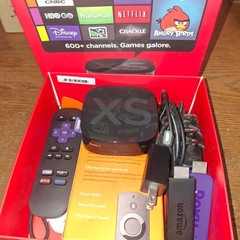 Roku 2 XS Model 3100R Media Streamer w/ Remote AC Power Adapter working used