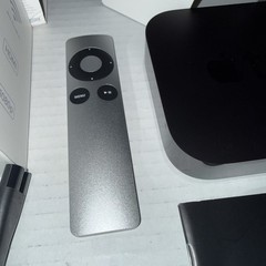 Apple TV 3rd Generation HDMI 1080p FHD Media Streamer – Black (MD199LL/A)