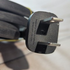 Apple TV (3rd Generation) 8GB A1427 – Black w/ Apple TV OEM Power Cord 2.5A 125V