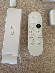 Google Chromecast with Google TV Media Streamer – Snow (GA03131-US)
