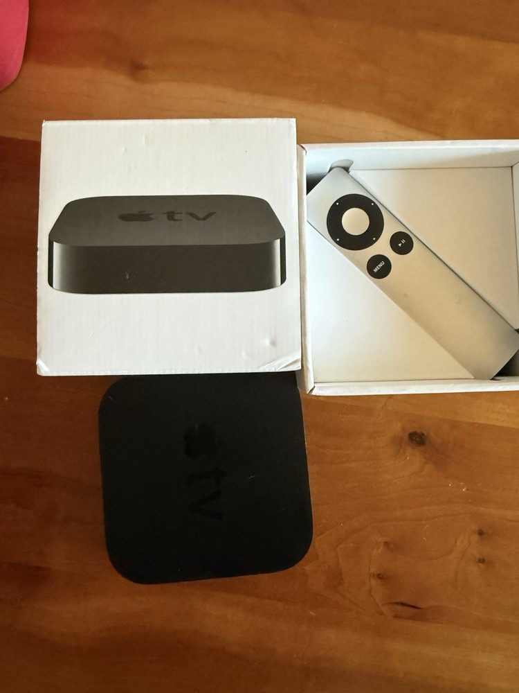 Apple TV (3rd Generation) 8GB Digital HD Media Streamer – Black