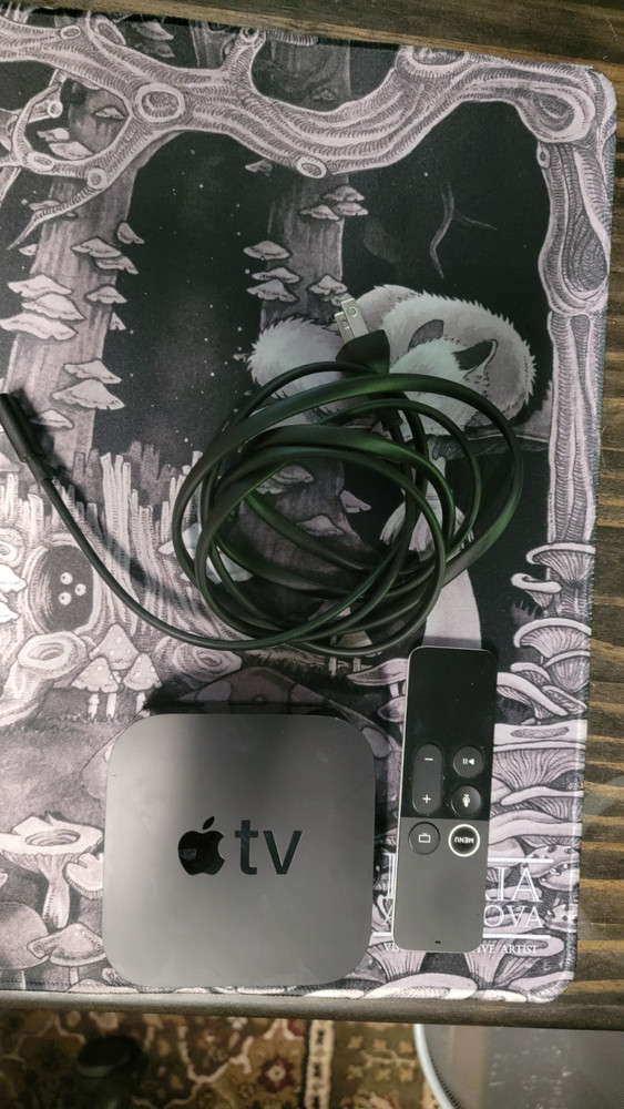 Apple TV 4K A1842 (5th Gen.)-(4k 1st Gen) Streamer with cord/remote, Excellent!
