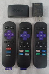 ROKU ACCESSORIES LOT OF 5 – REMOTES, ADAPTOR PLUG, STREAMING DEVICE UNTESTED