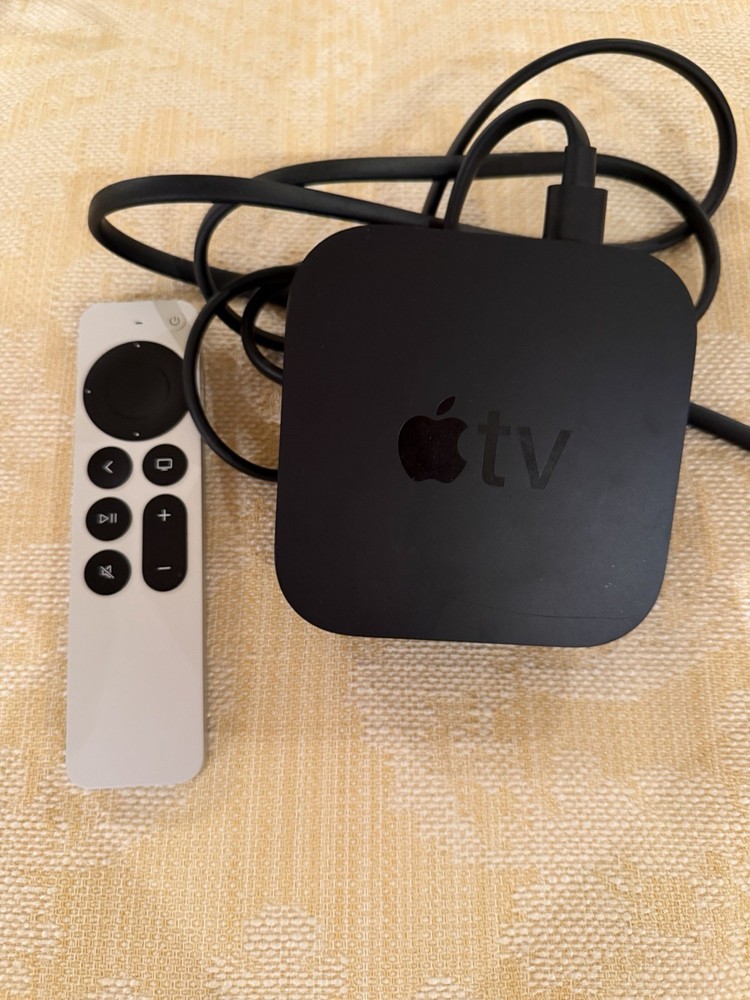 Apple TV 4K (2nd Generation) 32GB Media Streamer A2169 Great Condition!