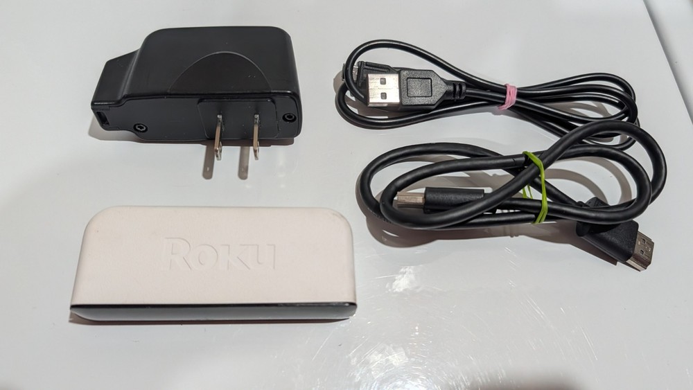 Roku 3920X Premiere 4K HDR Streaming Media Player White No Remote. Working