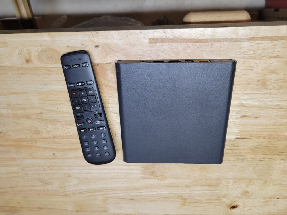 AT&T DirecTV Android TV Wireless Client player C71KW-400 W/ Remote and Power