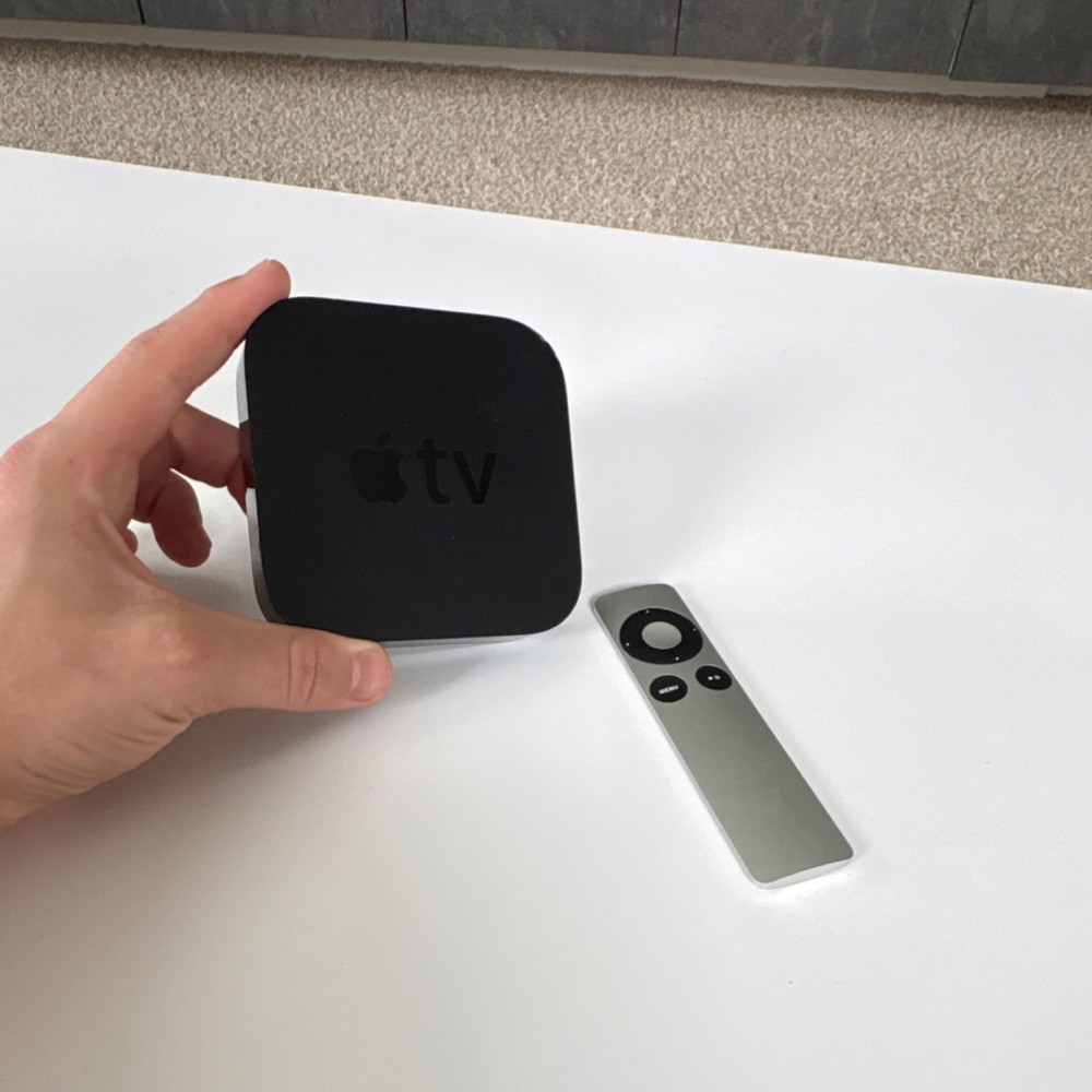 Apple TV A1469 Digital HD Media Streamer HDMI Ethernet Optical Audio w/ Remote