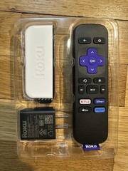 Roku Premiere 3920RW-SW 4K/HDR Streaming Player / High Speed HDMI Cable