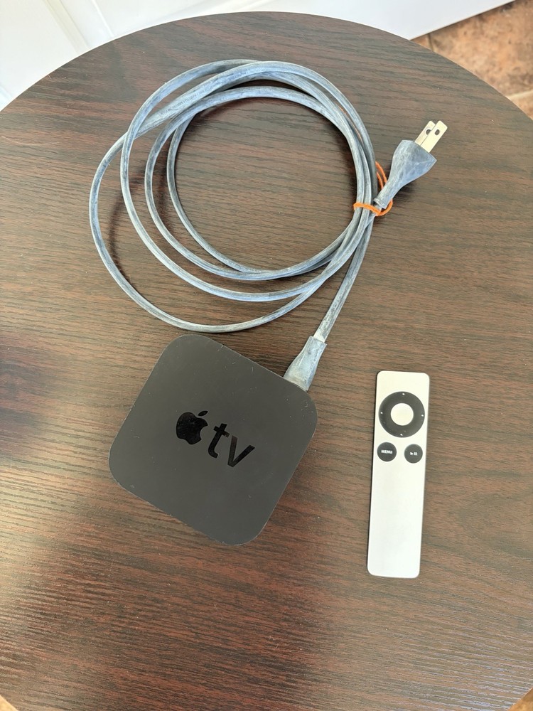Apple TV 3rd Generation Media Streaming Device Remote Control And Power Cord
