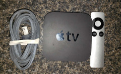 Apple TV 3rd Gen A1469 1080 HD Media Streamer Power cord and Remote