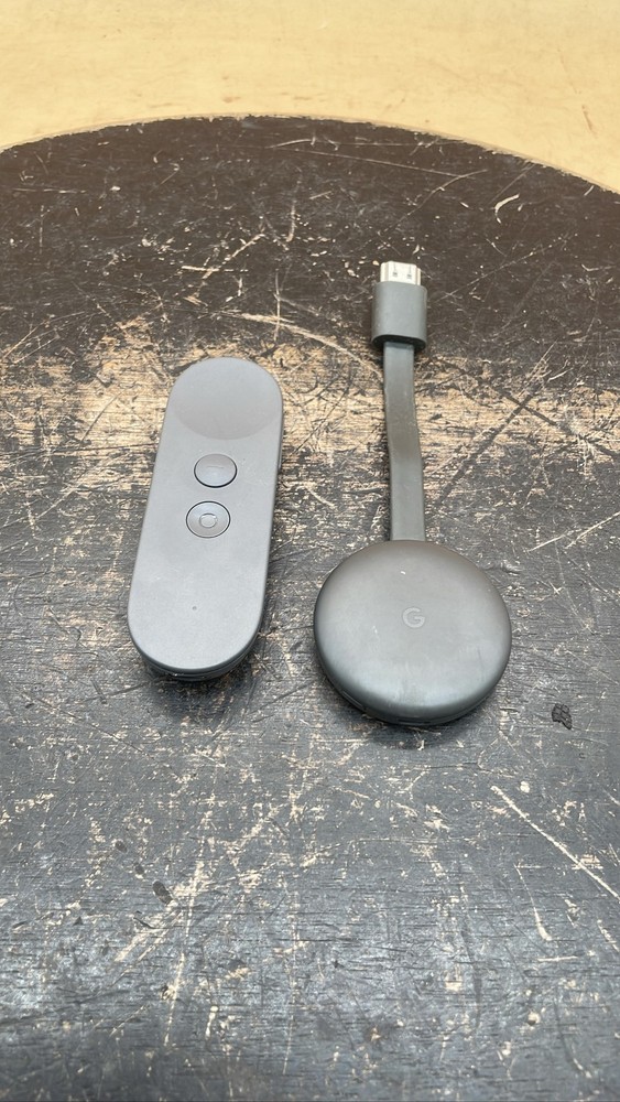 Google Chromecast NC2-6A5 Streaming Media Player w/ D9SCA Remote Control