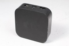 APPLE A1625 TV HUB 4th GEN 32 GB WITH POWER CORD AND REMOTES HUB WORKS