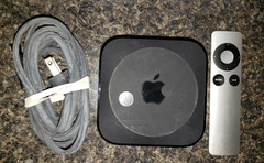 Apple TV 3rd Gen A1469 1080 HD Media Streamer Power cord and Remote