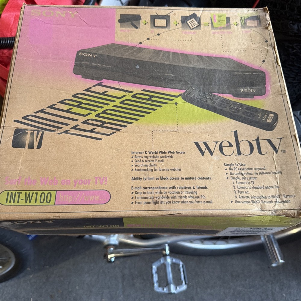 Sony WebTV INT-W100 Internet Terminal with Keyboard, Remote, Cables, Book NIOB