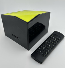 D-Link Boxee Box Digital HD Media Streamer + Remote + AC Adapter – DSM-380