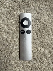 Apple TV (2nd Generation) With Cord and Controller – Black A1378