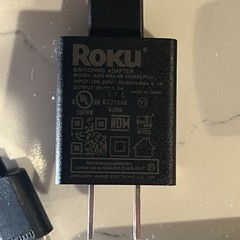 Roku 3930X Digital Media Streamer WiFi W/ Remote, Cables and Power Supply