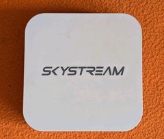 Skystream Digital Media Streamer SS-One With Remote & Power Adapter