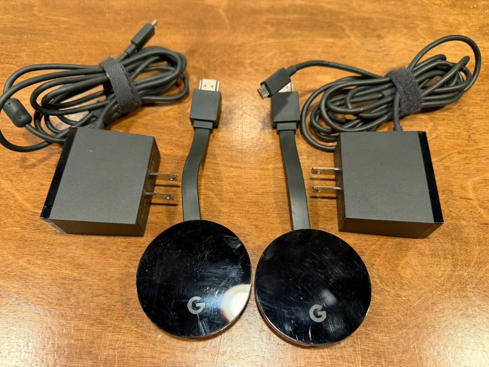 Google Chromecast Ultra 4K Streaming Media Player NC2-6A5-D Wi-Fi HDMI