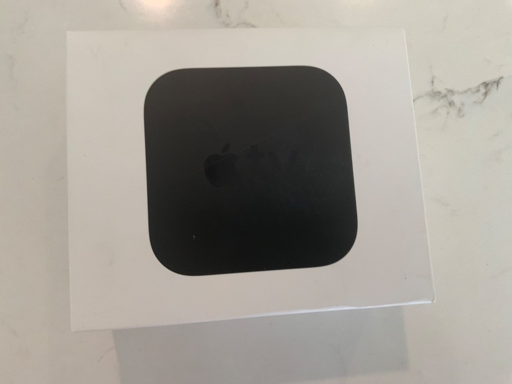 Apple TV 4K 1st Generation A1842 32GB with Remote and Cords