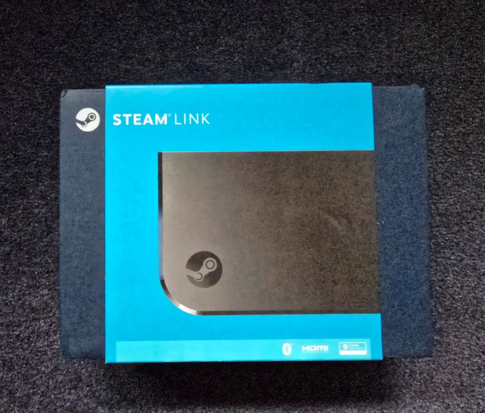 Valve Steam Link PC Game Streaming Box Black 1003 w/original box and accessories
