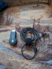 Google Chrome Chromecast Model H2G2-42 HDMI Media Streamer + Power Supply