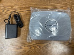 ScreenBeam 1000 EDU 4K Wireless Screen Sharing Display Receiver (SBWD1000).
