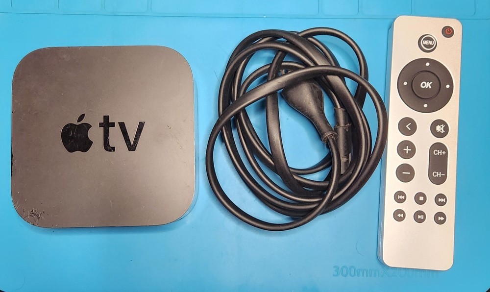 Apple TV 4th Generation A1625 32GB HD Media Streamer MGY52LL/A